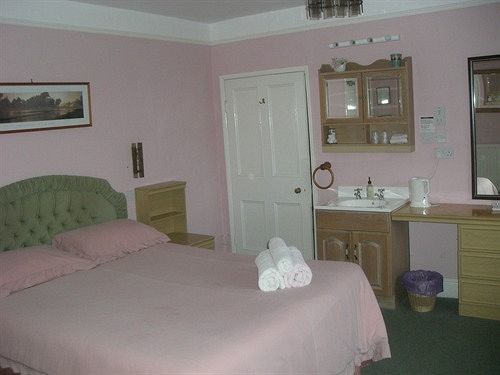 Lodgehill Hotel Tiverton  Exterior photo